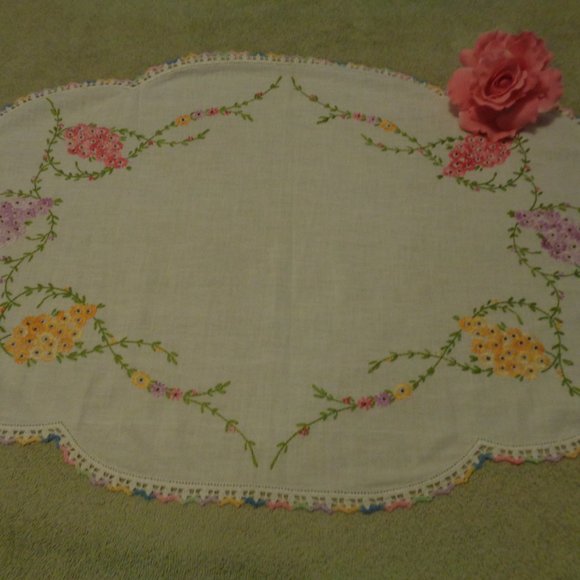 VINTAGE TABLE OR VANITY HAND COLORS EMBROIDERED LONG RUNNER - Picture 5 of 5